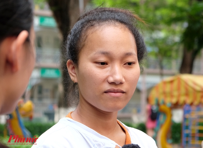 Người mẹ 19 tuổi đau lòng khi thiên hạ nói 2 con mình chỉ có 1 cái mông Nguoi me 19 tuoi dau long khi thien ha noi 2 con minh chi co 1 cai mong