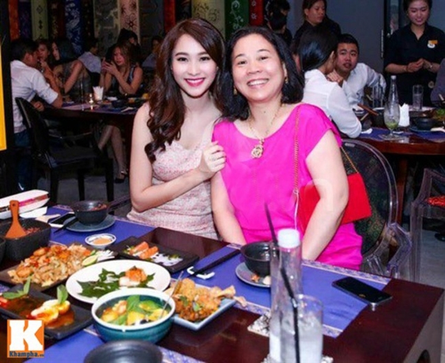 Showbiz Việt: Có những đứa con phải 'nai lưng' trả nợ cho mẹ cha Showbiz Viet: Co nhung dua con phai 'nai lung' tra no cho me cha