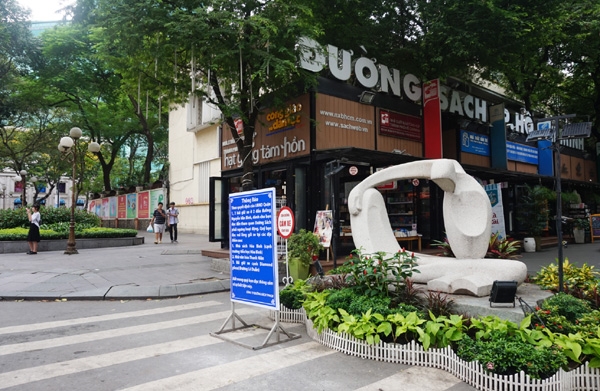 Bốn bãi xe 'khủng' ở trung tâm TP ngưng hoạt động sau kiểm tra của ông Đoàn Ngọc Hải Bon bai xe 'khung' o trung tam TP ngung hoat dong sau kiem tra cua ong Doan Ngoc Hai