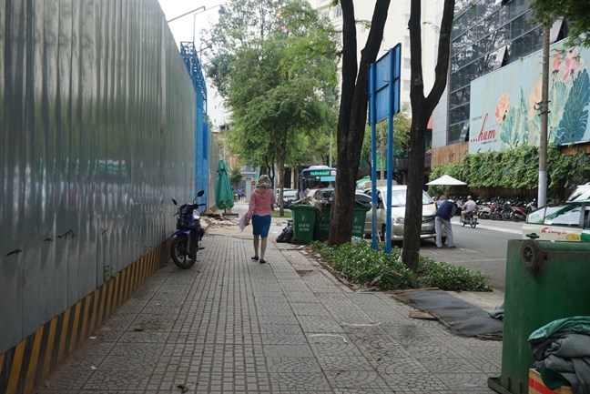 Bốn bãi xe 'khủng' ở trung tâm TP ngưng hoạt động sau kiểm tra của ông Đoàn Ngọc Hải Bon bai xe 'khung' o trung tam TP ngung hoat dong sau kiem tra cua ong Doan Ngoc Hai