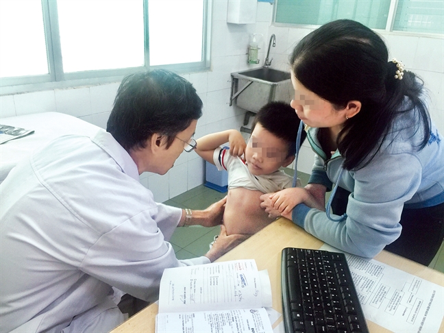 Đừng chủ quan khi trẻ nôn ói Dung chu quan khi tre non oi