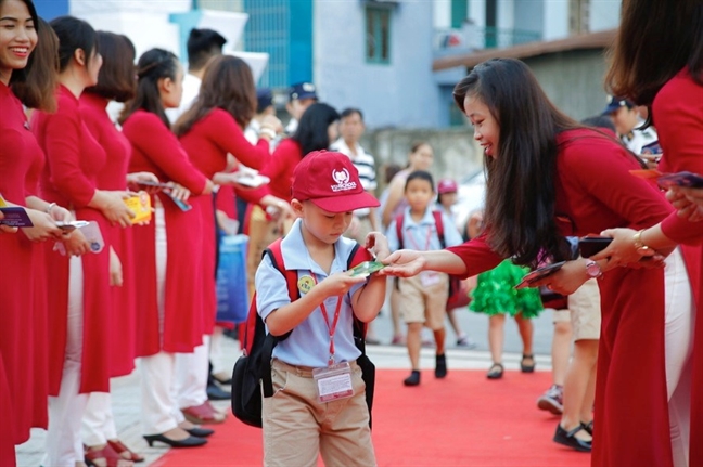 Ngắm ngôi trường đầu tiên của Vinschool tại TP.HCM trong ngày khai giảng Ngam ngoi truong dau tien cua Vinschool tai TP.HCM trong ngay khai giang