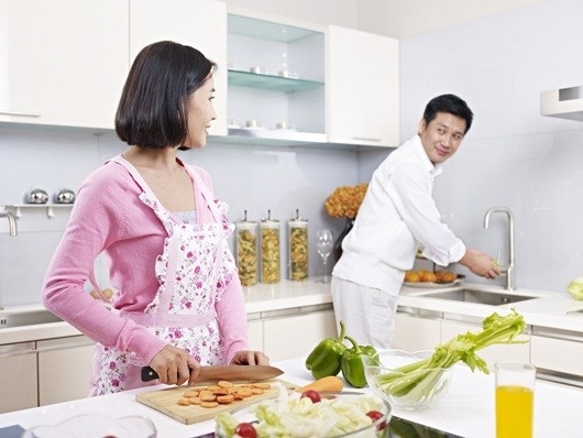 Nhìn tô mì tôm vợ nấu, chồng đói cũng phải đành nhịn Nhin to mi tom vo nau, chong doi cung phai danh nhin