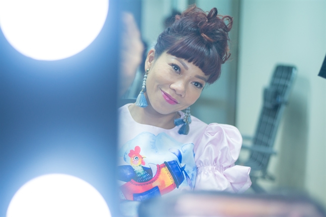 Ca sĩ Trần Thu Hà: 'Tôi không muốn sự nổi tiếng ‘núp bóng’ người nhà' Ca si Tran Thu Ha: 'Toi khong muon su noi tieng ‘nup bong’ nguoi nha'