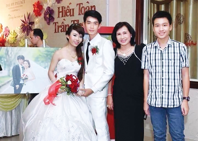 Tận tâm với gia đình, trọn tình với xã hội Tan tam voi gia dinh, tron tinh voi xa hoi