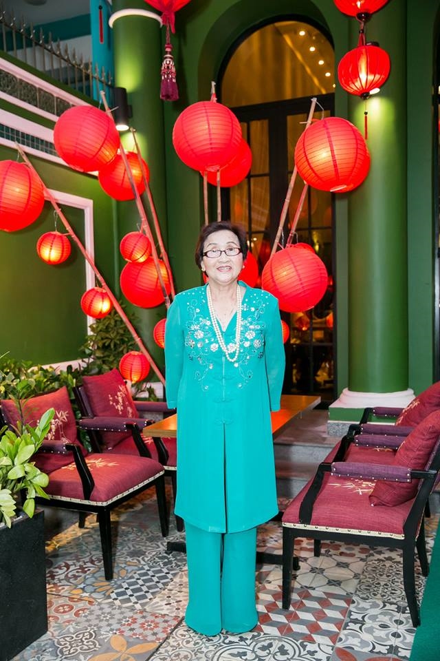 Cả nhà NSƯT Hoài Linh bật khóc trong tiệc sinh nhật mẹ Ca nha NSUT Hoai Linh bat khoc trong tiec sinh nhat me