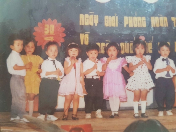 Chuyện tình ngọt ngào của cặp đôi quen nhau từ thuở lên ba Chuyen tinh ngot ngao cua cap doi quen nhau tu thuo len ba