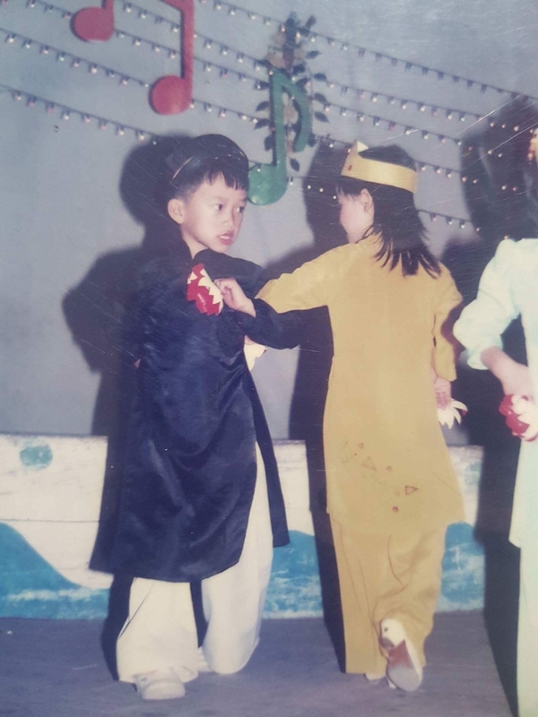 Chuyện tình ngọt ngào của cặp đôi quen nhau từ thuở lên ba Chuyen tinh ngot ngao cua cap doi quen nhau tu thuo len ba