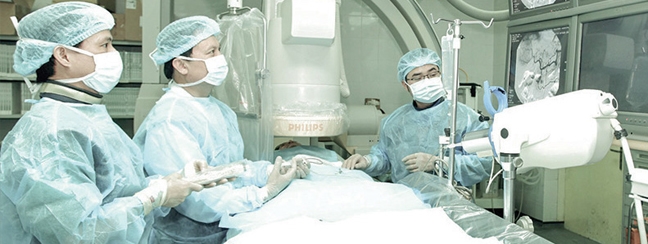 Bác sĩ quân y Việt Nam dùng virus trị ung thư Bac si quan y Viet Nam dung virus tri ung thu