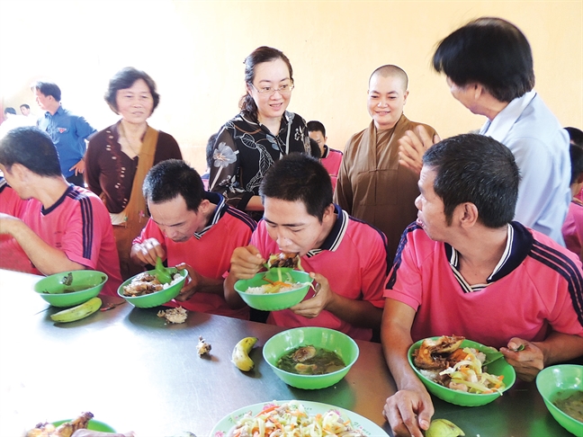Tỏa sáng nghĩa cử 'tốt đời đẹp đạo' Toa sang nghia cu 'tot doi dep dao'