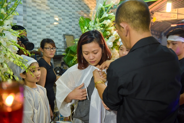Con gái nghệ sĩ Khánh Nam: ‘Tôi thấy có lỗi khi không về thăm khi ba còn sống’ Con gai nghe si Khanh Nam: ‘Toi thay co loi khi khong ve tham khi ba con song’