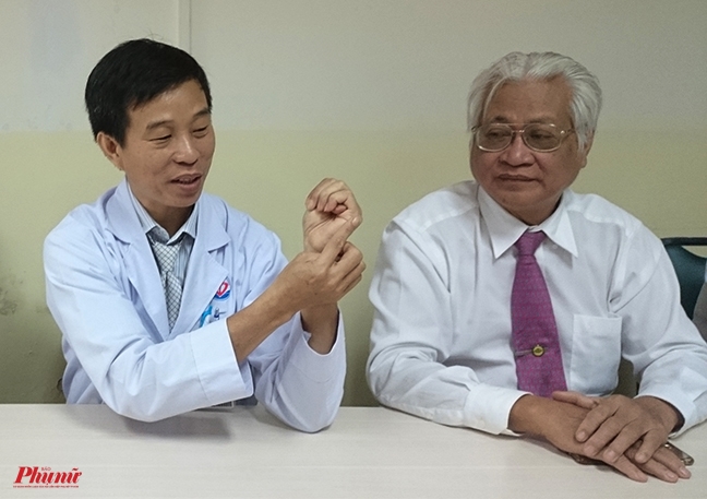 Bé gái 15 tuổi cong cột sống đến 69 độ sau 2 năm bó nẹp Be gai 15 tuoi cong cot song den 69 do sau 2 nam bo nep