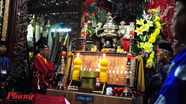 Lão ngư phủ lưu giữ nét truyền thống của lễ hội Nghinh Ông Cần Giờ Lao ngu phu luu giu net truyen thong cua le hoi Nghinh Ong Can Gio
