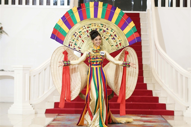 Bị Phạm Hương chỉnh thái độ tại HHHVVN 2017, Mai Ngô cho rằng đàn chị 'làm quá' Bi Pham Huong chinh thai do tai HHHVVN 2017, Mai Ngo cho rang dan chi 'lam qua'