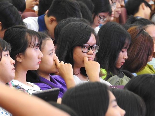 Những thắc mắc 'nguy hiểm' của thanh niên và sự trăn trở của người lớn Nhung thac mac 'nguy hiem' cua thanh nien va su tran tro cua nguoi lon