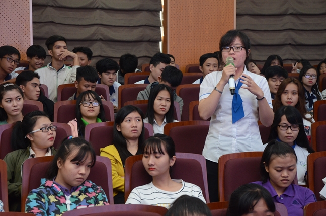 Những thắc mắc 'nguy hiểm' của thanh niên và sự trăn trở của người lớn Nhung thac mac 'nguy hiem' cua thanh nien va su tran tro cua nguoi lon