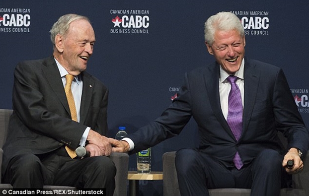 Hillary ra tự truyện, Bill Clinton giận vợ tới mức 'chiến tranh lạnh' nhiều tháng Hillary ra tu truyen, Bill Clinton gian vo toi muc 'chien tranh lanh' nhieu thang