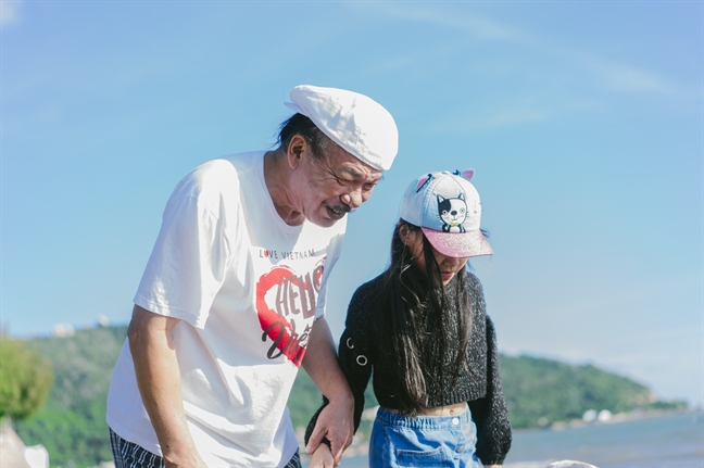 Cuộc sống bình yên và ngôi nhà thơ mộng bên bờ biển của vợ chồng nhạc sĩ Trần Tiến Cuoc song binh yen va ngoi nha tho mong ben bo bien cua vo chong nhac si Tran Tien