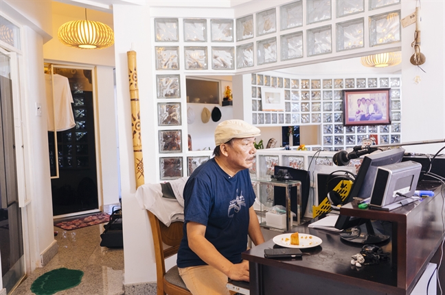 Cuộc sống bình yên và ngôi nhà thơ mộng bên bờ biển của vợ chồng nhạc sĩ Trần Tiến Cuoc song binh yen va ngoi nha tho mong ben bo bien cua vo chong nhac si Tran Tien