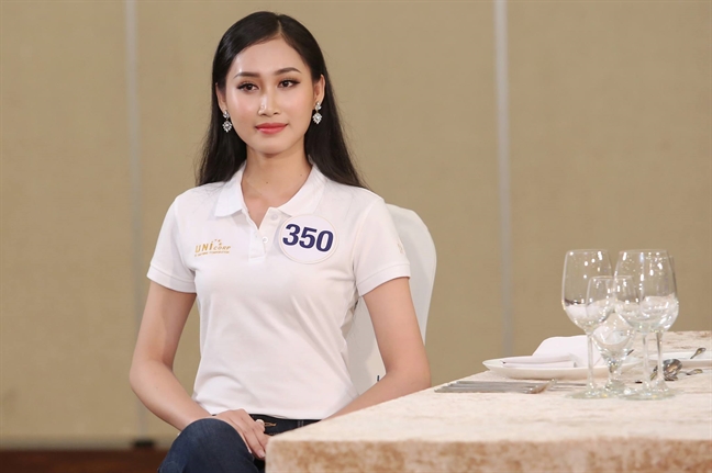Thí sinh ‘Hoa hậu Hoàn vũ Việt Nam 2017’ lúng túng, bối rối vì tiếng Anh kém Thi sinh ‘Hoa hau Hoan vu Viet Nam 2017’ lung tung, boi roi vi tieng Anh kem