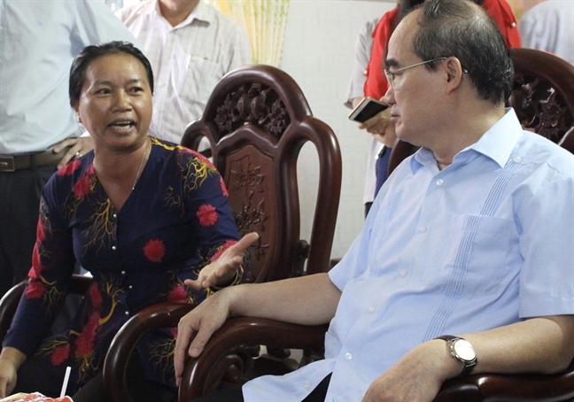 Nông dân nuôi heo than với Bí thư Thành ủy vào VietGap cũng... như không Nong dan nuoi heo than voi Bi thu Thanh uy vao VietGap cung... nhu khong