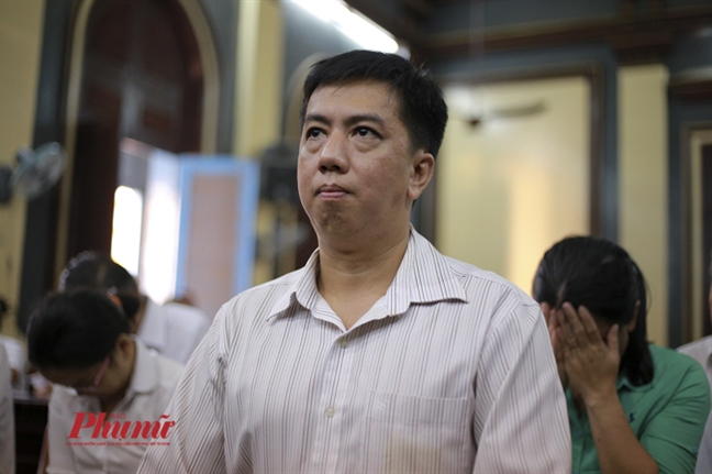 Vụ VN Pharma: Hùng 'thủ lĩnh' xin giảm nhẹ án cho nhân viên khi nói lời sau cùng Vu VN Pharma: Hung 'thu linh' xin giam nhe an cho nhan vien khi noi loi sau cung
