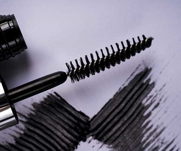 Sai lầm khi dùng mascara làm hỏng mi mắt Sai lam khi dung mascara lam hong mi mat