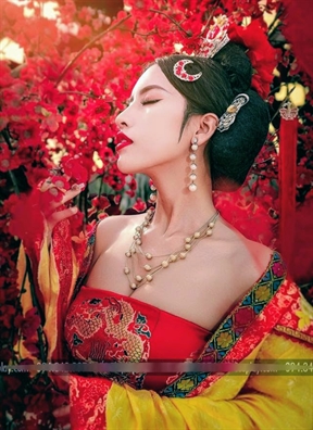 Cosplay thành Võ Tắc Thiên đón Halloween Cosplay thanh Vo Tac Thien don Halloween