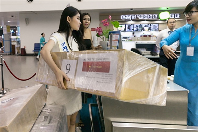 Á hậu Thuỳ Dung mất 3 kiện hành lý để ‘vác’ trang phục dân tộc dự thi 'Miss International' A hau Thuy Dung mat 3 kien hanh ly de ‘vac’ trang phuc dan toc du thi 'Miss International'