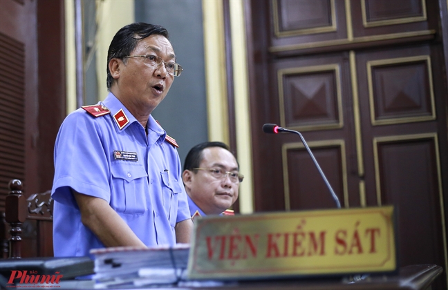 Vụ VN Pharma: Nguyễn Minh Hùng khóc nức nở, bảo tương lai không còn gì trong lời nói sau cùng Vu VN Pharma: Nguyen Minh Hung khoc nuc no, bao tuong lai khong con gi trong loi noi sau cung