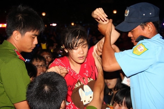 Fan K-pop và những lần xỉu như 'ngả rạ' khi gặp thần tượng Fan K-pop va nhung lan xiu nhu 'nga ra' khi gap than tuong