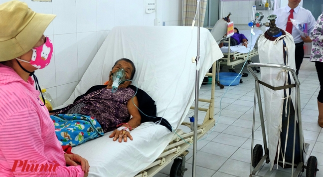 Vụ bé 9 tuổi tử vong trên xe cấp cứu: Bác sĩ thừa nhận bình oxy không xài được Vu be 9 tuoi tu vong tren xe cap cuu: Bac si thua nhan binh oxy khong xai duoc