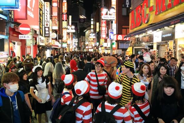 Halloween: Zombie và bí ngô đầy đường, nhện đen 'tấn công' Nhà Trắng Halloween: Zombie va bi ngo day duong, nhen den 'tan cong' Nha Trang