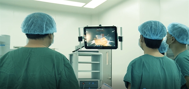Bác sĩ kể sự hỗ trợ đắc lực của 'đồng nghiệp robot' trong các ca mổ khó Bac si ke su ho tro dac luc cua 'dong nghiep robot' trong cac ca mo kho