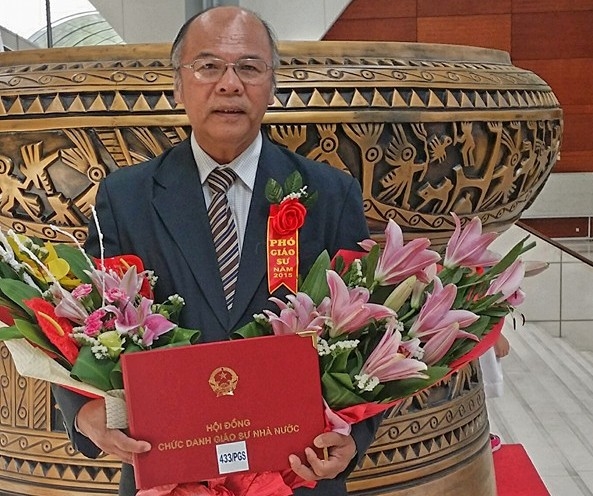 BS thẩm mỹ nói về Hoa hậu Đại dương Ngân Anh: ‘Độn mũi, lấy ra lại gọi là vẻ đẹp tự nhiên thật phi lý!’ BS tham my noi ve Hoa hau Dai duong Ngan Anh: ‘Don mui, lay ra lai goi la ve dep tu nhien that phi ly!’