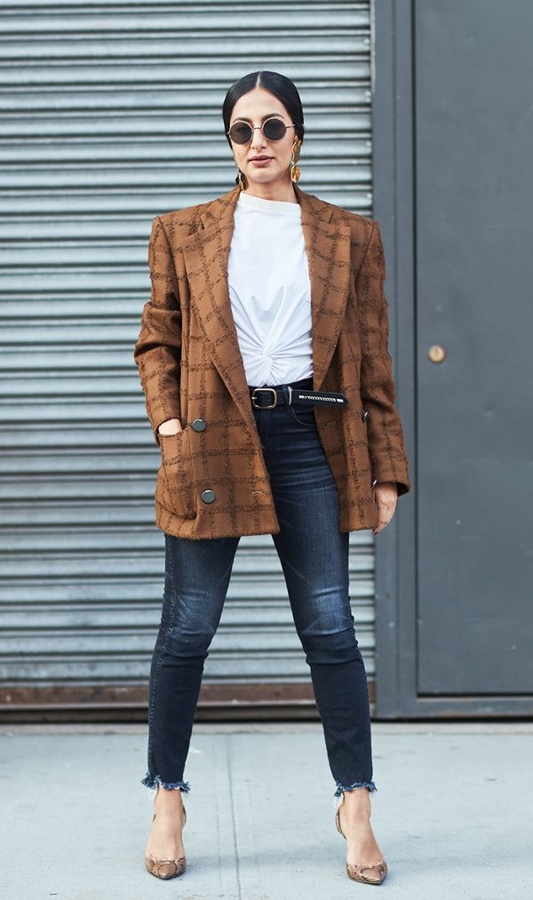 Muôn kiểu mặc đẹp với quần jeans thanh lịch cho nàng công sở Muon kieu mac dep voi quan jeans thanh lich cho nang cong so