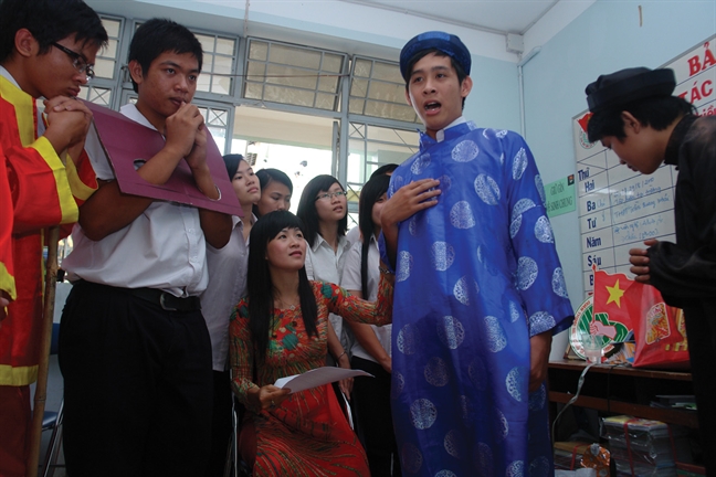 Môn văn lạc lối bởi... vẽ rồng điểm mắt Mon van lac loi bỏi... vẽ ròng diẻm mát