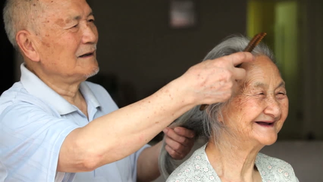 Trước tiên, hãy làm tròn vai người vợ! Truoc tien, hay lam tron vai nguoi vo!
