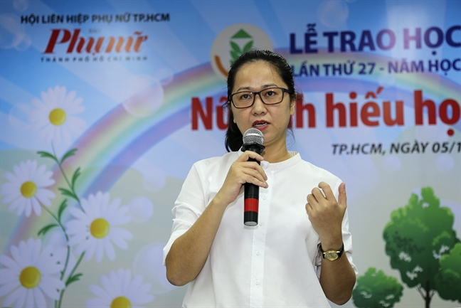 Báo Phụ Nữ trao 85 suất học bổng cho nữ sinh hiếu học vượt khó Bao Phu Nu trao 85 suat hoc bong cho nu sinh hieu hoc vuot kho