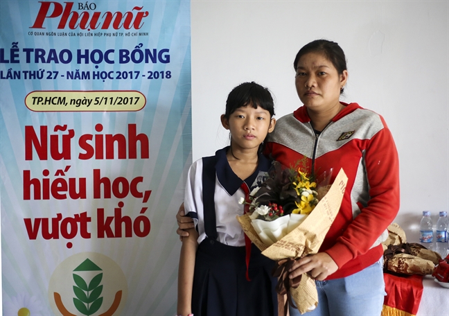 Báo Phụ Nữ trao 85 suất học bổng cho nữ sinh hiếu học vượt khó Bao Phu Nu trao 85 suat hoc bong cho nu sinh hieu hoc vuot kho