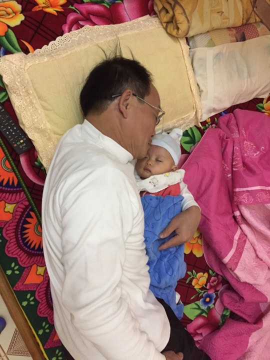 Lấy chồng 'lãi' luôn cả bố mẹ chồng: Cô con dâu khoe ảnh bố chồng giặt cả núi quần áo gây sốt Lay chong 'lai' luon ca bo me chong: Co con dau khoe anh bo chong giat ca nui quan ao gay sot
