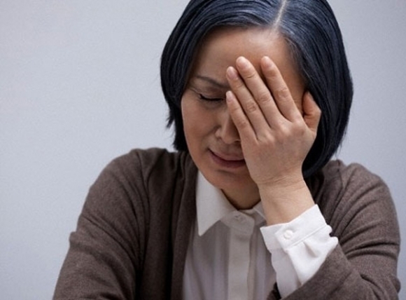 Nghỉ học, dành cả tuổi xuân nuôi các em ăn học thành tài, già bị hắt hủi, chẳng ai quan tâm Nghi hoc, danh ca tuoi xuan nuoi cac em an hoc thanh tai, gia bi hat hui, chang ai quan tam