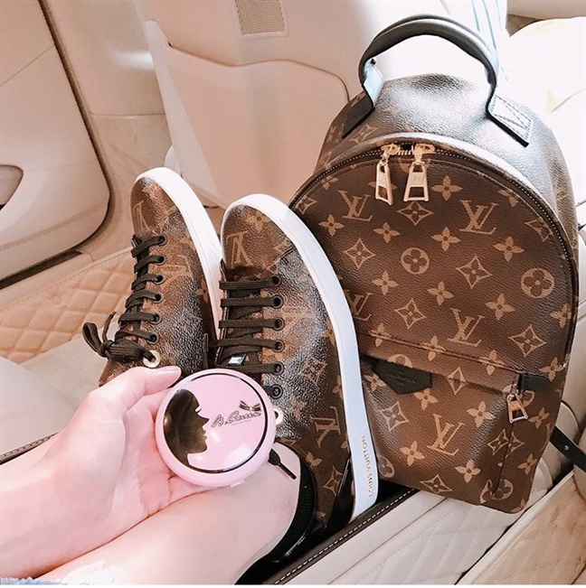 Bóc giá loạt hàng hiệu mới nhất của Ngọc Trinh Boc gia loat hang hieu moi nhat cua Ngoc Trinh