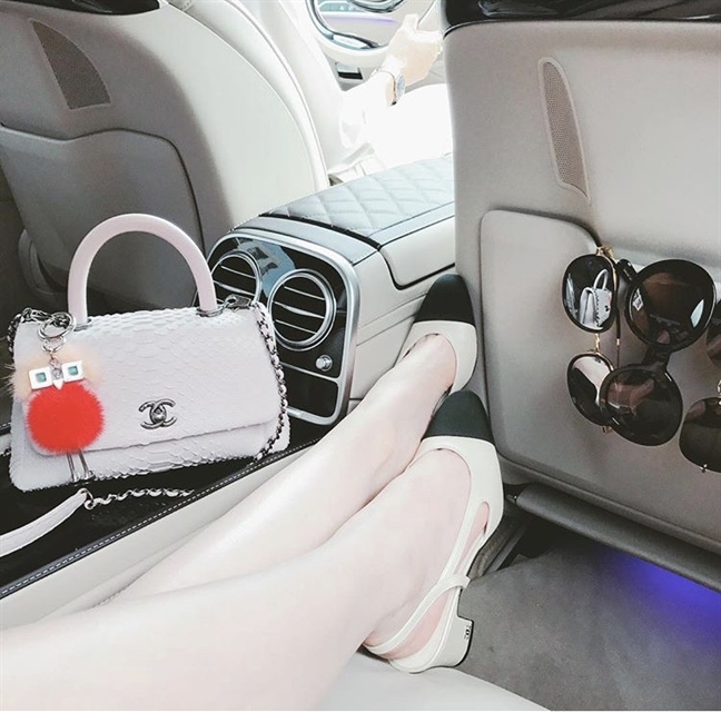Bóc giá loạt hàng hiệu mới nhất của Ngọc Trinh Boc gia loat hang hieu moi nhat cua Ngoc Trinh