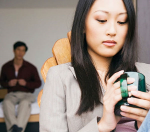 Vợ lên mạng than thở muốn bỏ chồng, không ngờ bị 'ném đá' tơi bời Vo len mang than tho muon bo chong, khong ngo bi 'nem da' toi boi