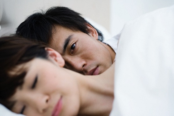 Cái tát lệch mặt của chồng và cú đỡ đòn khôn ngoan của vợ Cai tat lech mat cua chong va cu do don khon ngoan cua vo