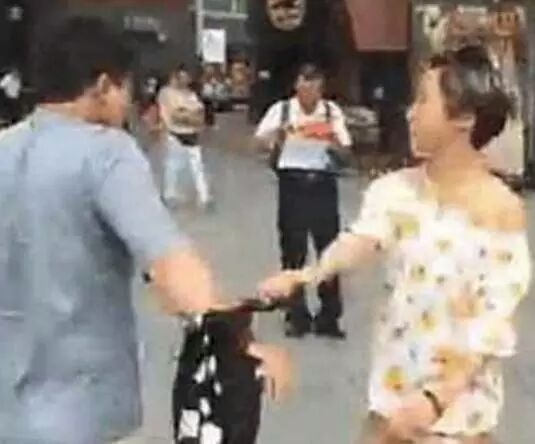 Hẹn hò qua mạng, chàng trai sốc khi thấy nhan sắc thật của 'bạn gái ảo' Hen ho qua mang, chang trai soc khi thay nhan sac that cua 'ban gai ao'