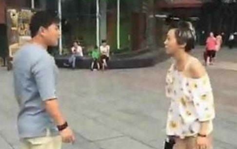 Hẹn hò qua mạng, chàng trai sốc khi thấy nhan sắc thật của 'bạn gái ảo' Hen ho qua mang, chang trai soc khi thay nhan sac that cua 'ban gai ao'