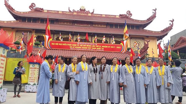Thêm 1 tỷ đồng cho Quỹ Vì người nghèo Them 1 ty dong cho Quy Vi nguoi ngheo