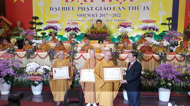Thêm 1 tỷ đồng cho Quỹ Vì người nghèo Them 1 ty dong cho Quy Vi nguoi ngheo